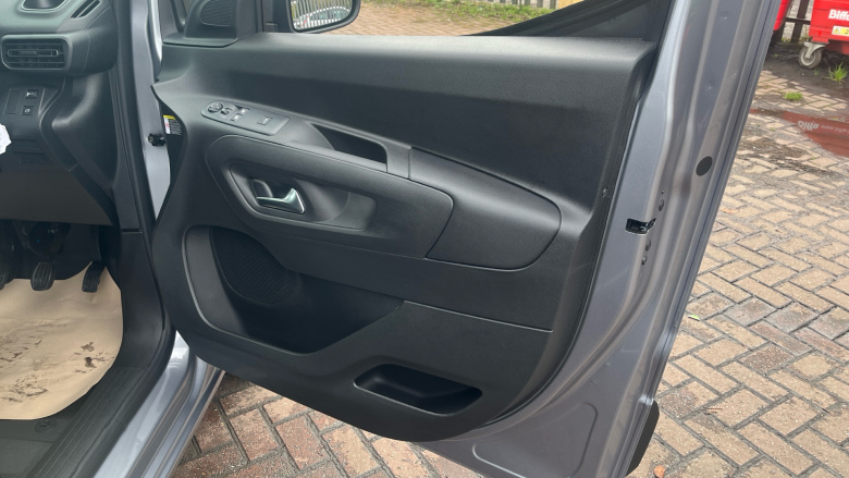 Peugeot Partner Long Diesel 1.5 BlueHDi 100 Professional Plus Van